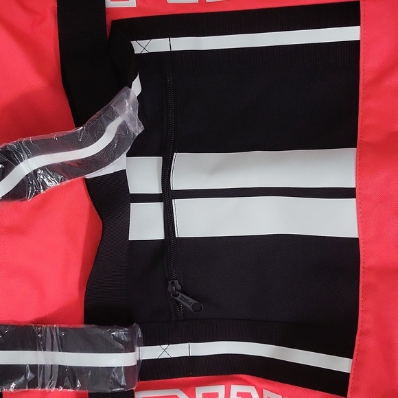 PINK Duffle Bag - Picture 6 of 9